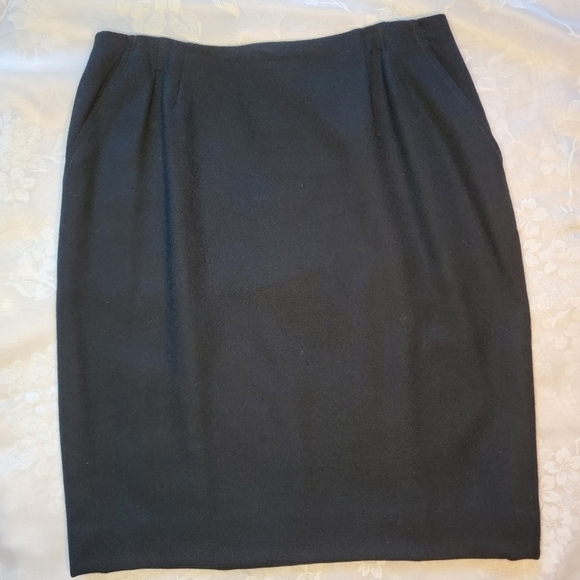EVAN-PICONE petits Vintage 100% wool skirt. Black. Small/Medium - Picture 2 of 9